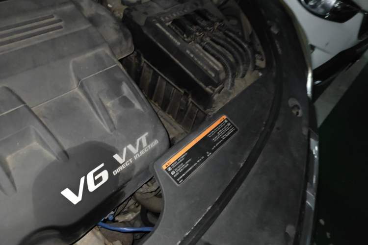 Used Cadillac SRX 2014 3.0L Elite Model Engine Bay Left