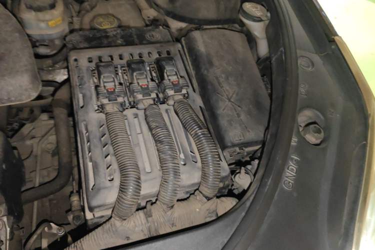 Used Cadillac SRX 2014 3.0L Comfort Model Engine Bay Left