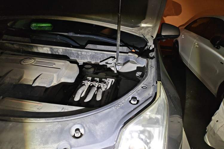 Used Cadillac SRX 2014 3.0L Comfort Model Engine Bay Left