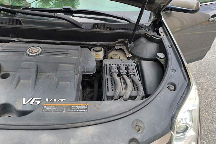 Used Cadillac SRX 2014 3.0L Elite Model Engine Bay Left