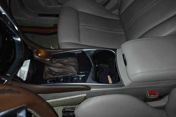 Used Cadillac SRX 2014 3.0L Elite Model Gear Lever