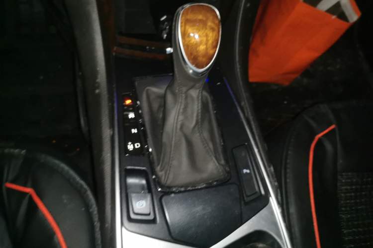 Used Cadillac SRX 2014 3.0L Luxury Model Gear Lever