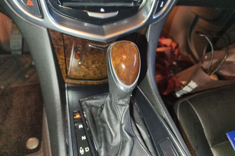 Used Cadillac SRX 2014 3.0L Elite Model Gear Lever