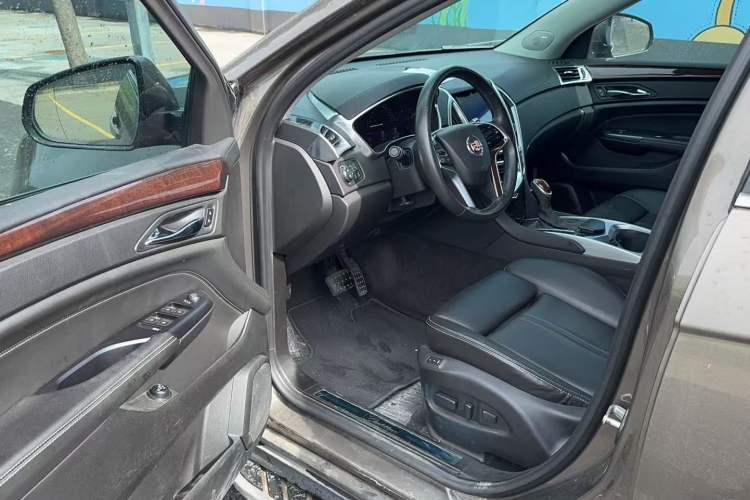 Used Cadillac SRX 2014 3.0L Elite Model Interior 2