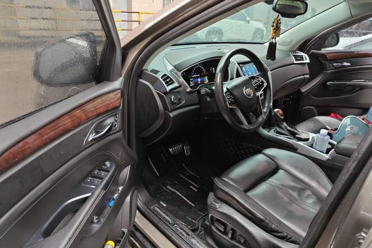 Used Cadillac SRX 2014 3.6L Flagship Model Interior 3