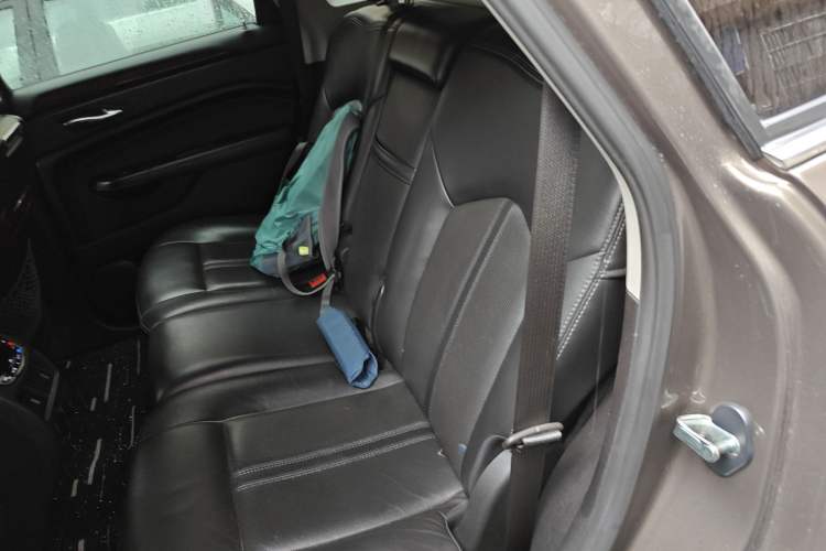 Used Cadillac SRX 2014 3.6L Flagship Model Interior 4