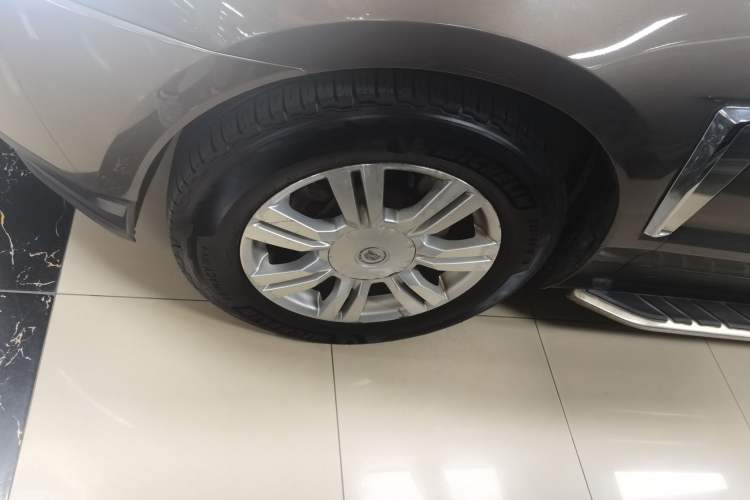 Used Cadillac SRX 2014 3.0L Comfort Model Left Front Wheel Hub