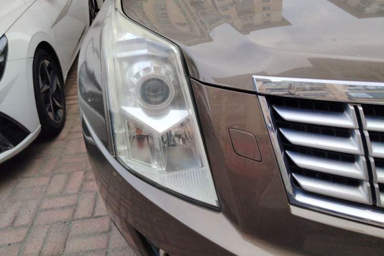 Used Cadillac SRX 2014 3.0L Comfort Model Right Front Headlight