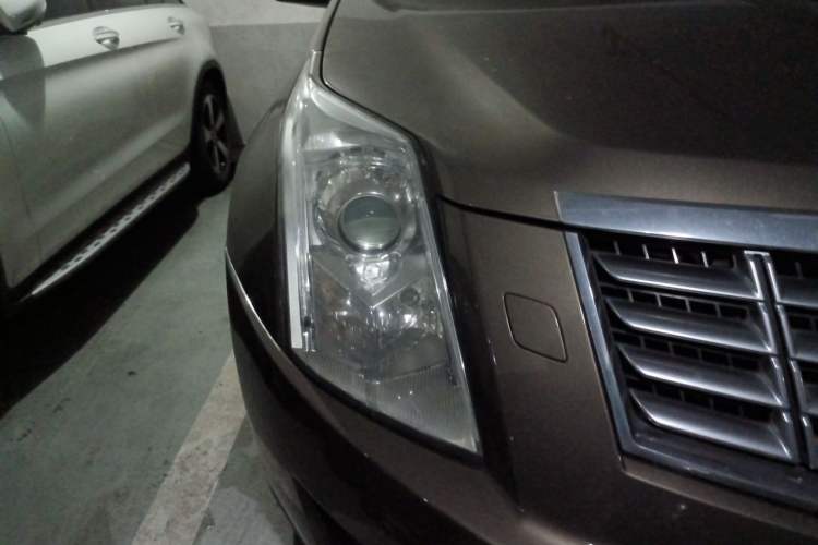 Used Cadillac SRX 2014 3.0L Flagship Model Right Front Headlight
