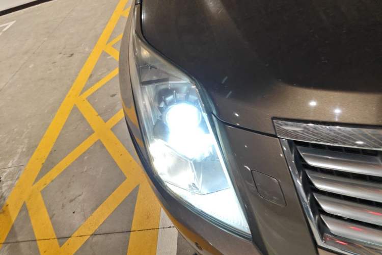 Used Cadillac SRX 2014 3.0L Comfort Model Right Front Headlight