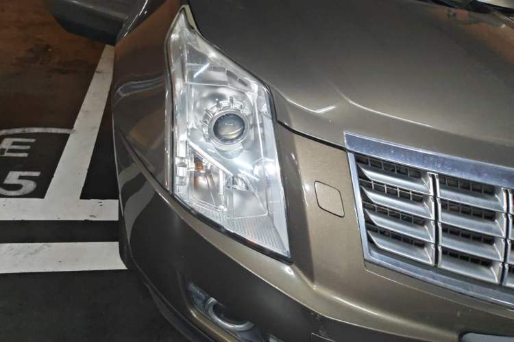 Used Cadillac SRX 2014 3.0L Comfort Model Right Front Headlight