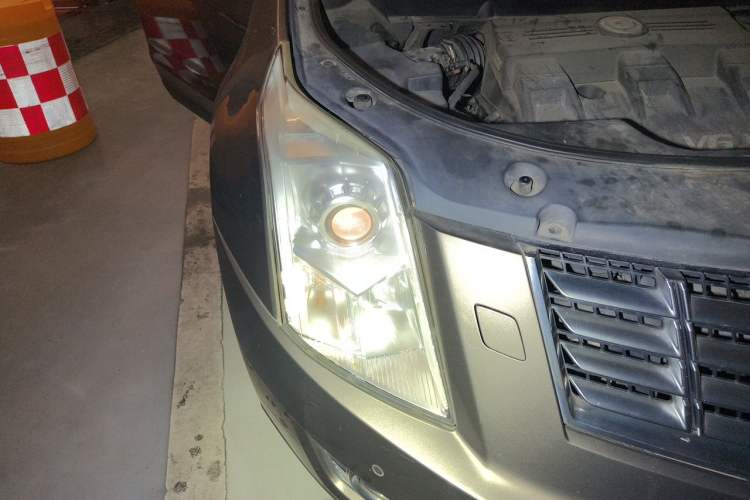 Used Cadillac SRX 2014 3.0L Elite Model Right Front Headlight