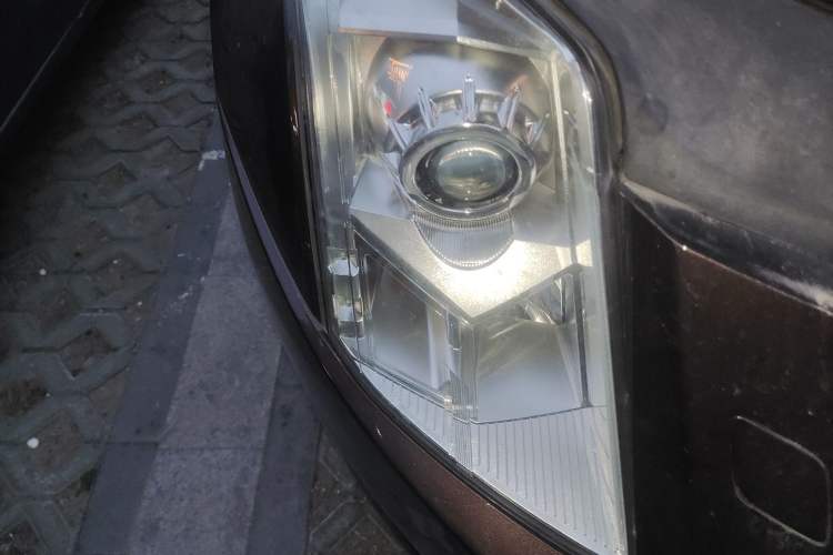 Used Cadillac SRX 2014 3.0L Elite Model Right Front Headlight
