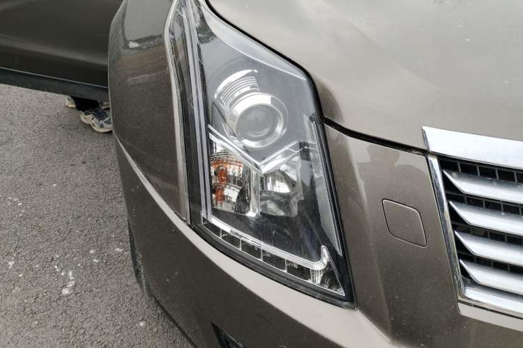 Used Cadillac SRX 2014 3.0L Elite Model Right Front Headlight