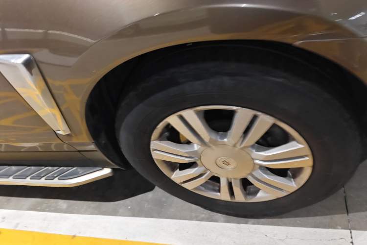 Used Cadillac SRX 2014 3.0L Comfort Model Right Front Wheel Hub