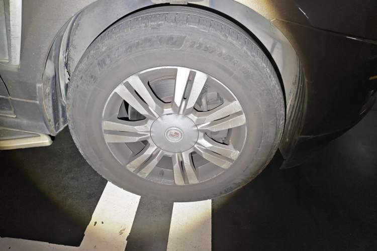 Used Cadillac SRX 2014 3.0L Comfort Model Right Front Wheel Hub