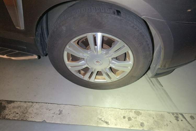 Used Cadillac SRX 2014 3.0L Elite Model Right Front Wheel Hub
