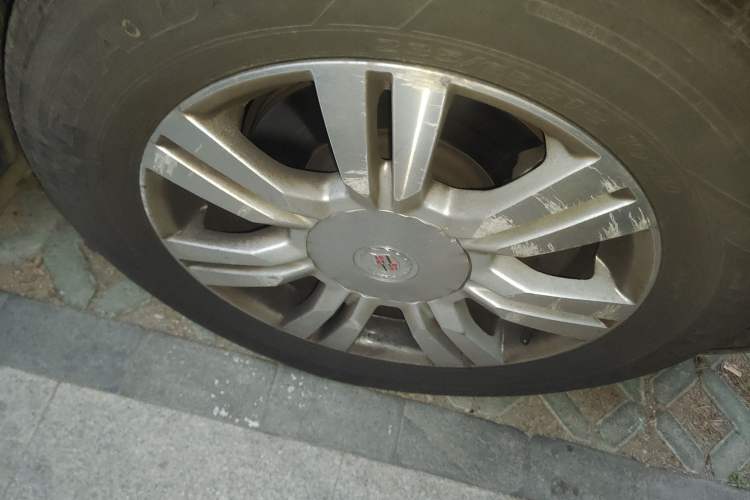 Used Cadillac SRX 2014 3.0L Elite Model Right Front Wheel Hub
