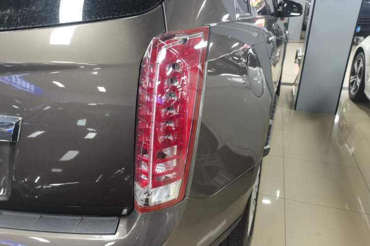 Used Cadillac SRX 2014 3.0L Comfort Model Right Rear Taillight