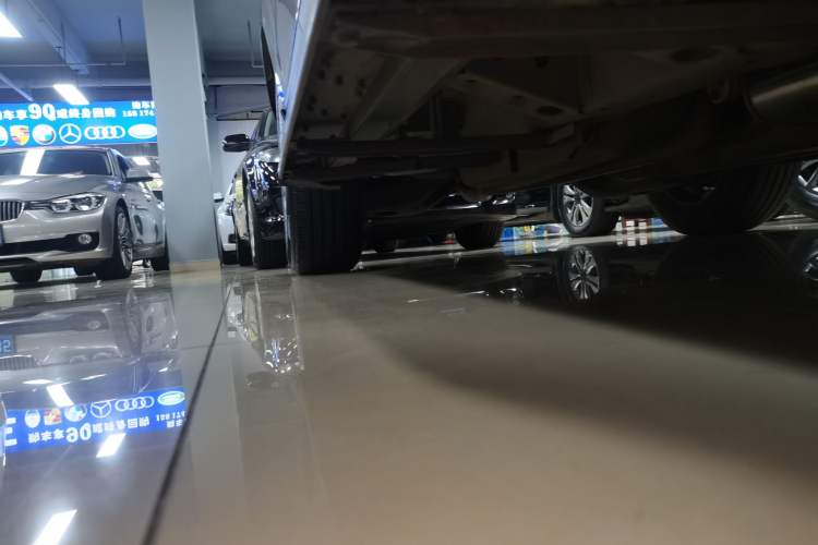 Used Cadillac SRX 2014 3.0L Comfort Model Right Side Sill