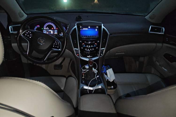 Used Cadillac SRX 2014 3.0L Luxury Model Center Console