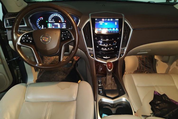 Used Cadillac SRX 2014 3.0L Elite Model Center Console