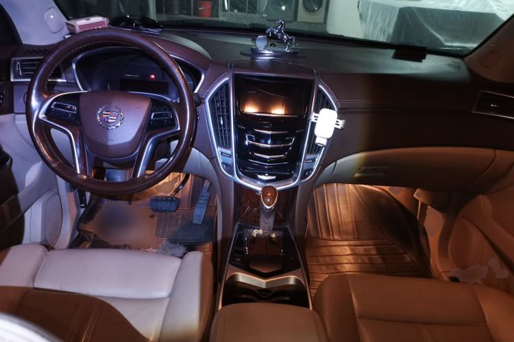 Used Cadillac SRX 2014 3.0L Leading Model Center Console