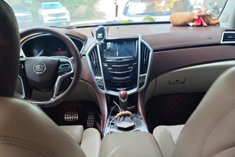 Used Cadillac SRX 2014 3.0L Elite Model Center Console