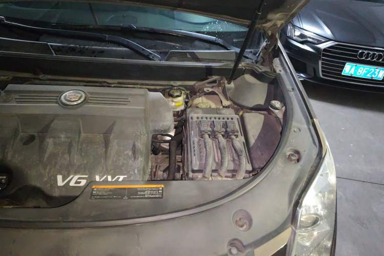 Used Cadillac SRX 2014 3.0L Elite Model Engine Bay Left