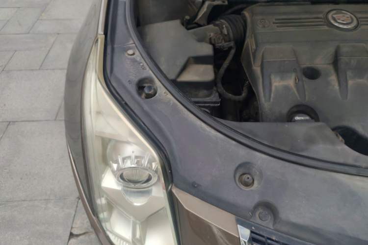 Used Cadillac SRX 2014 3.0L Comfort Model Engine Bay Right