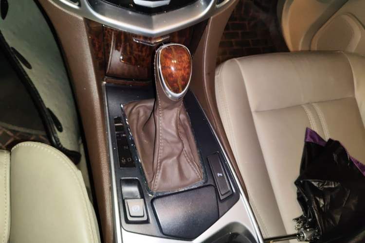 Used Cadillac SRX 2014 3.0L Elite Model Gear Lever
