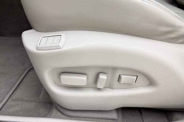 Used Cadillac SRX 2014 3.0L Luxury Model Interior 6