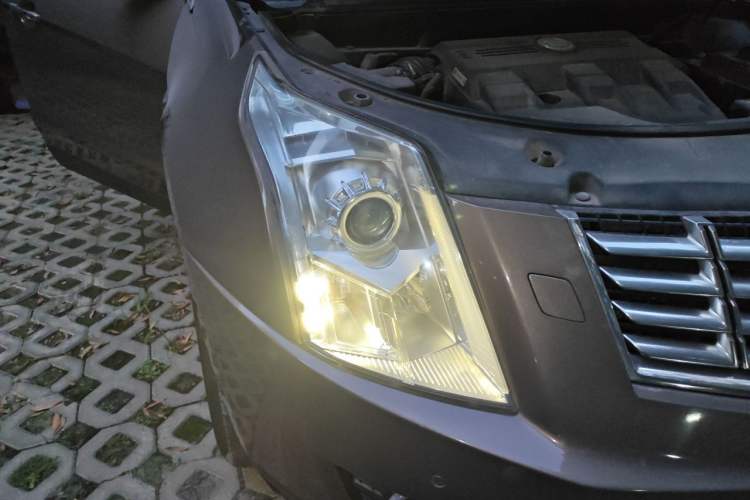 Used Cadillac SRX 2014 3.0L Luxury Model Right Front Headlight