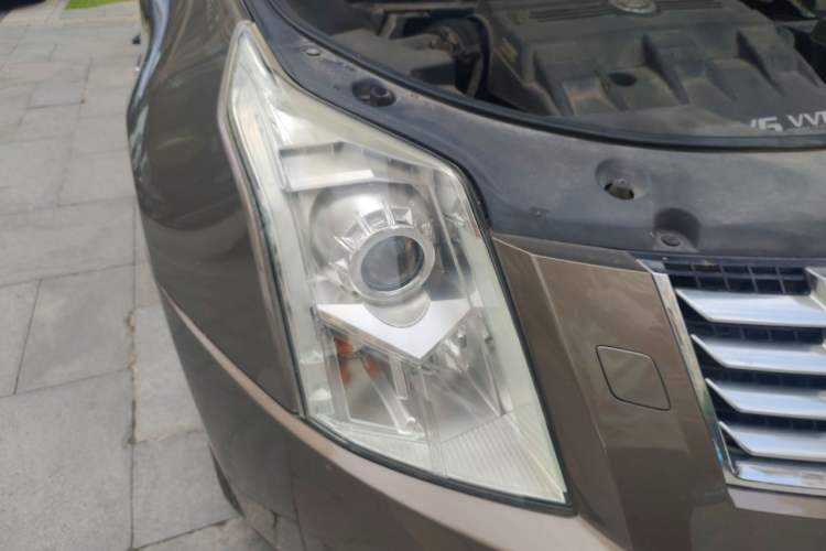 Used Cadillac SRX 2014 3.0L Comfort Model Right Front Headlight
