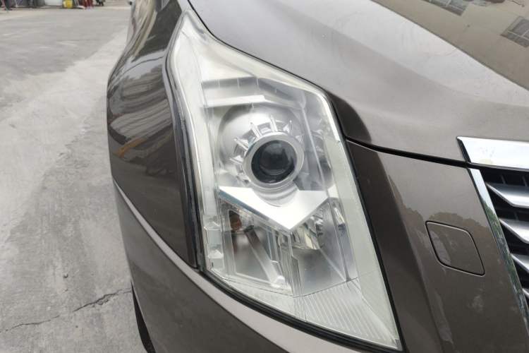 Used Cadillac SRX 2014 3.0L Comfort Model Right Front Headlight