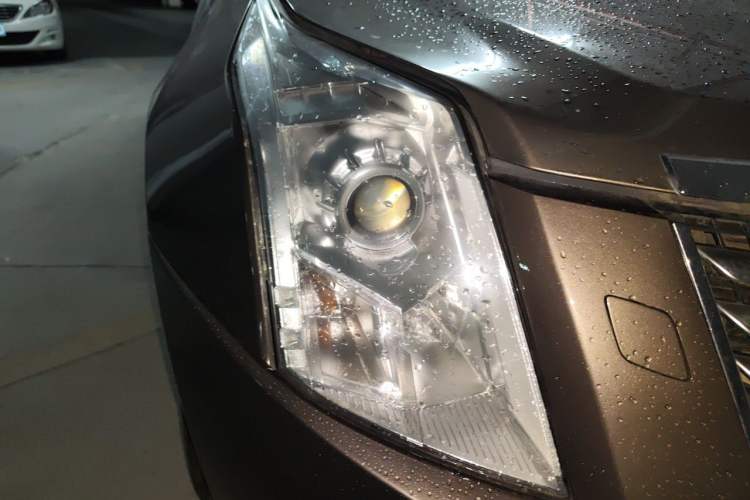 Used Cadillac SRX 2014 3.0L Elite Model Right Front Headlight