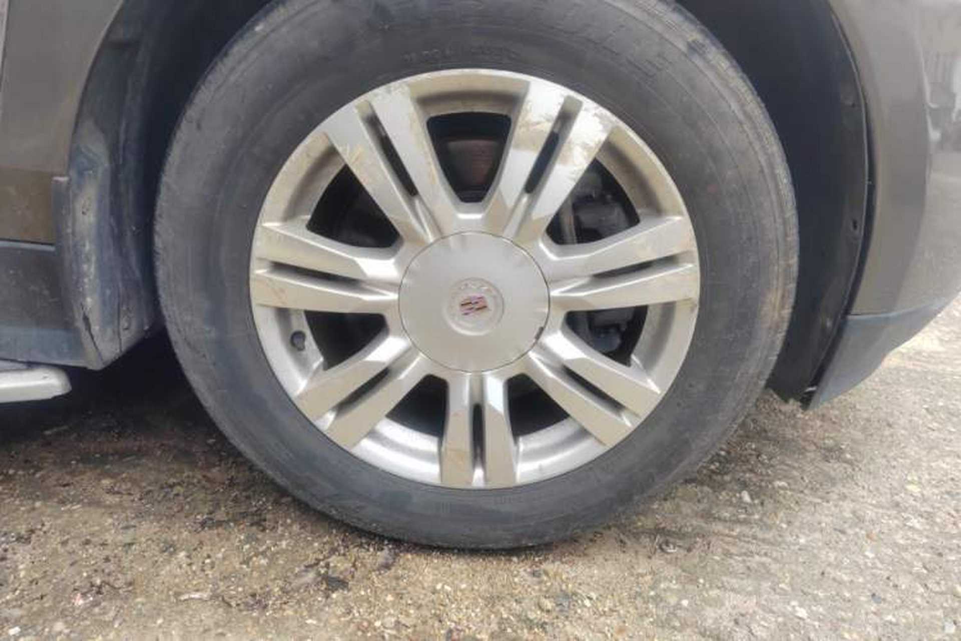 Used Cadillac SRX 2014 3.0L Comfort Model Right Front Wheel Hub