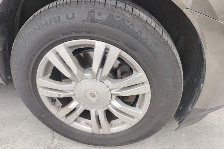 Used Cadillac SRX 2014 3.0L Comfort Model Right Front Wheel Hub