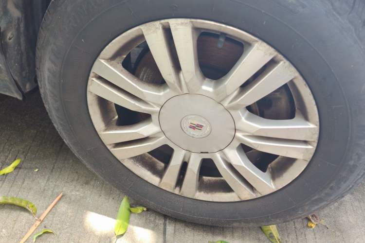 Used Cadillac SRX 2014 3.0L Elite Model Right Front Wheel Hub
