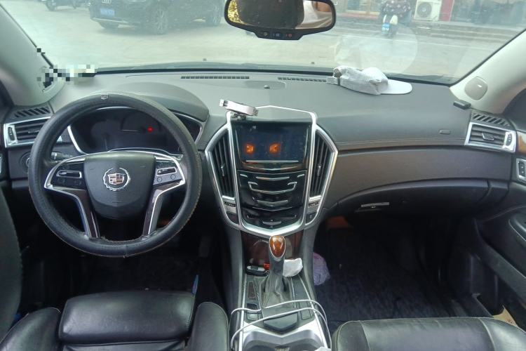 Used Cadillac SRX 2014 3.0L Elite Model Center Console