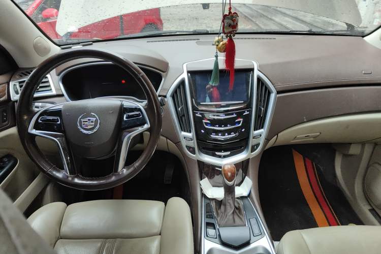 Used Cadillac SRX 2014 3.0L Elite Model Center Console