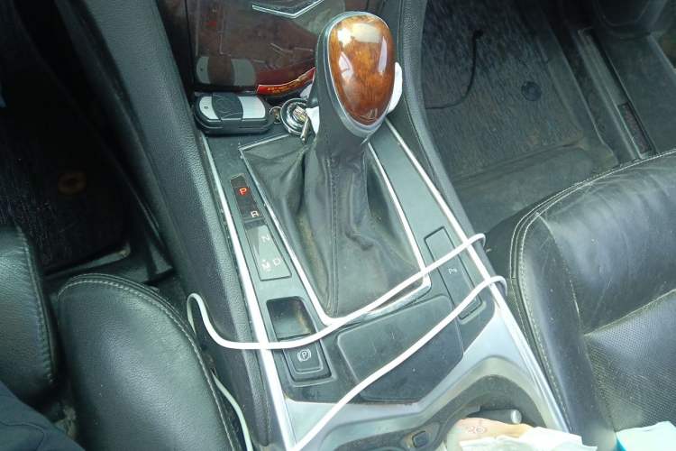 Used Cadillac SRX 2014 3.0L Elite Model Gear Lever