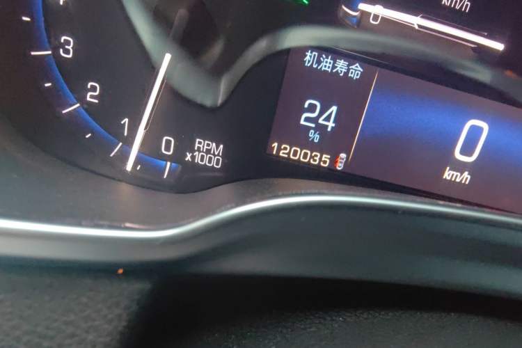 Used Cadillac SRX 2014 3.0L Elite Model Odometer Close Up