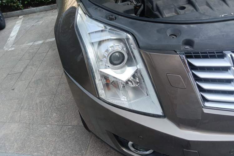 Used Cadillac SRX 2014 3.0L Elite Model Right Front Headlight