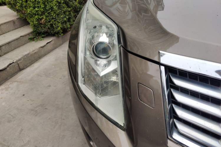 Used Cadillac SRX 2014 3.0L Flagship Model Right Front Headlight
