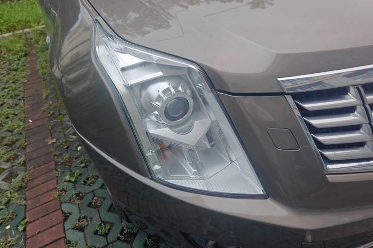 Used Cadillac SRX 2014 3.0L Elite Model Right Front Headlight