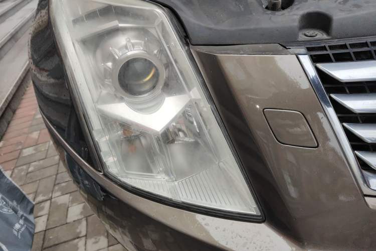 Used Cadillac SRX 2014 3.0L Elite Model Right Front Headlight
