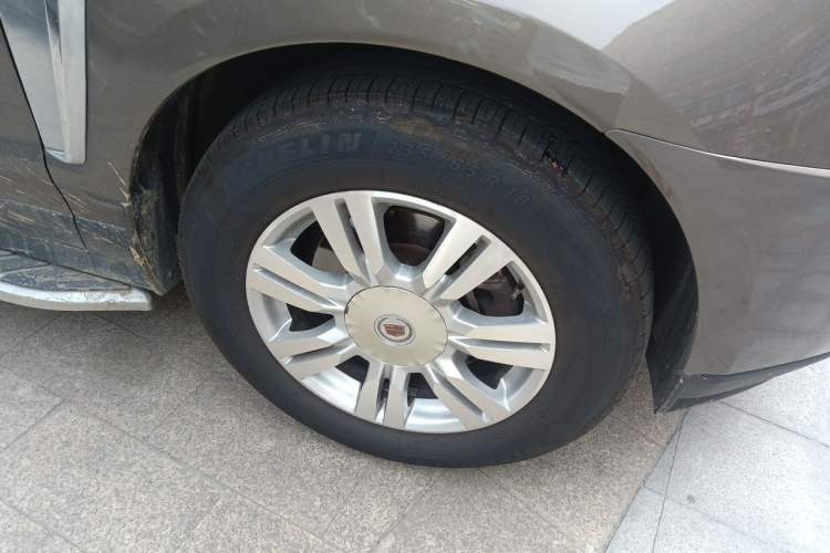 Used Cadillac SRX 2014 3.0L Elite Model Right Front Wheel Hub