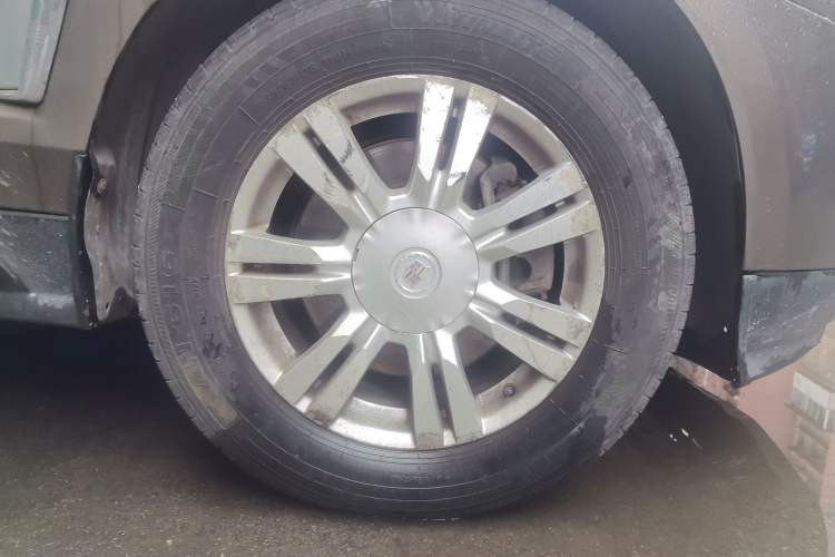 Used Cadillac SRX 2014 3.0L Comfort Model Right Front Wheel Hub