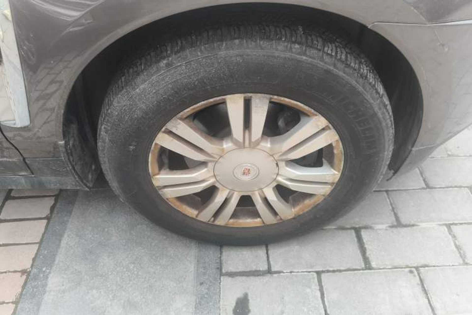 Used Cadillac SRX 2014 3.0L Elite Model Right Front Wheel Hub